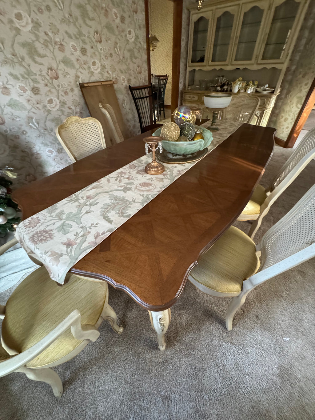 Thomasville French Provincial Dining Hutch- Table- 6 Chairs
