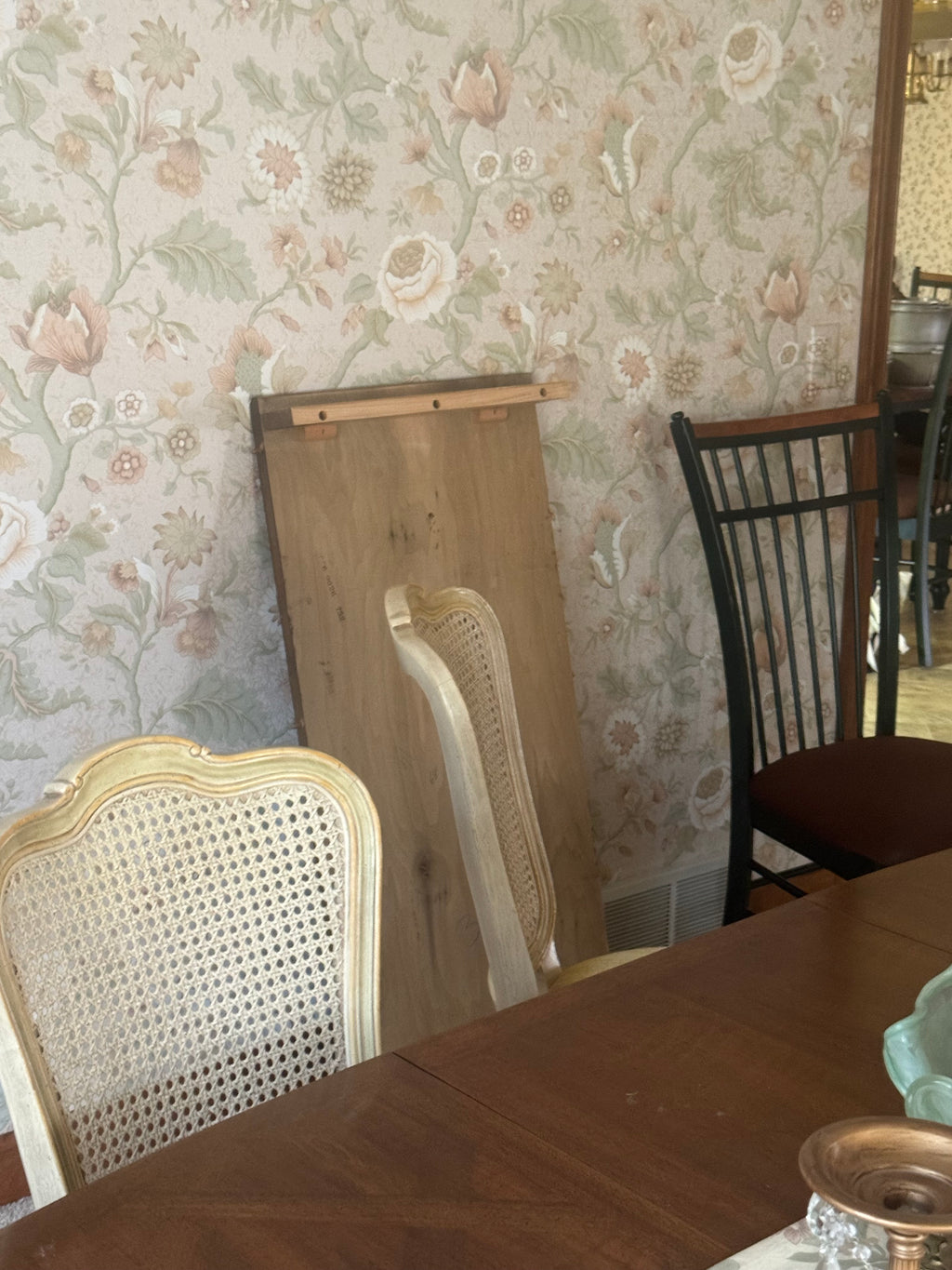 Thomasville French Provincial Dining Hutch- Table- 6 Chairs