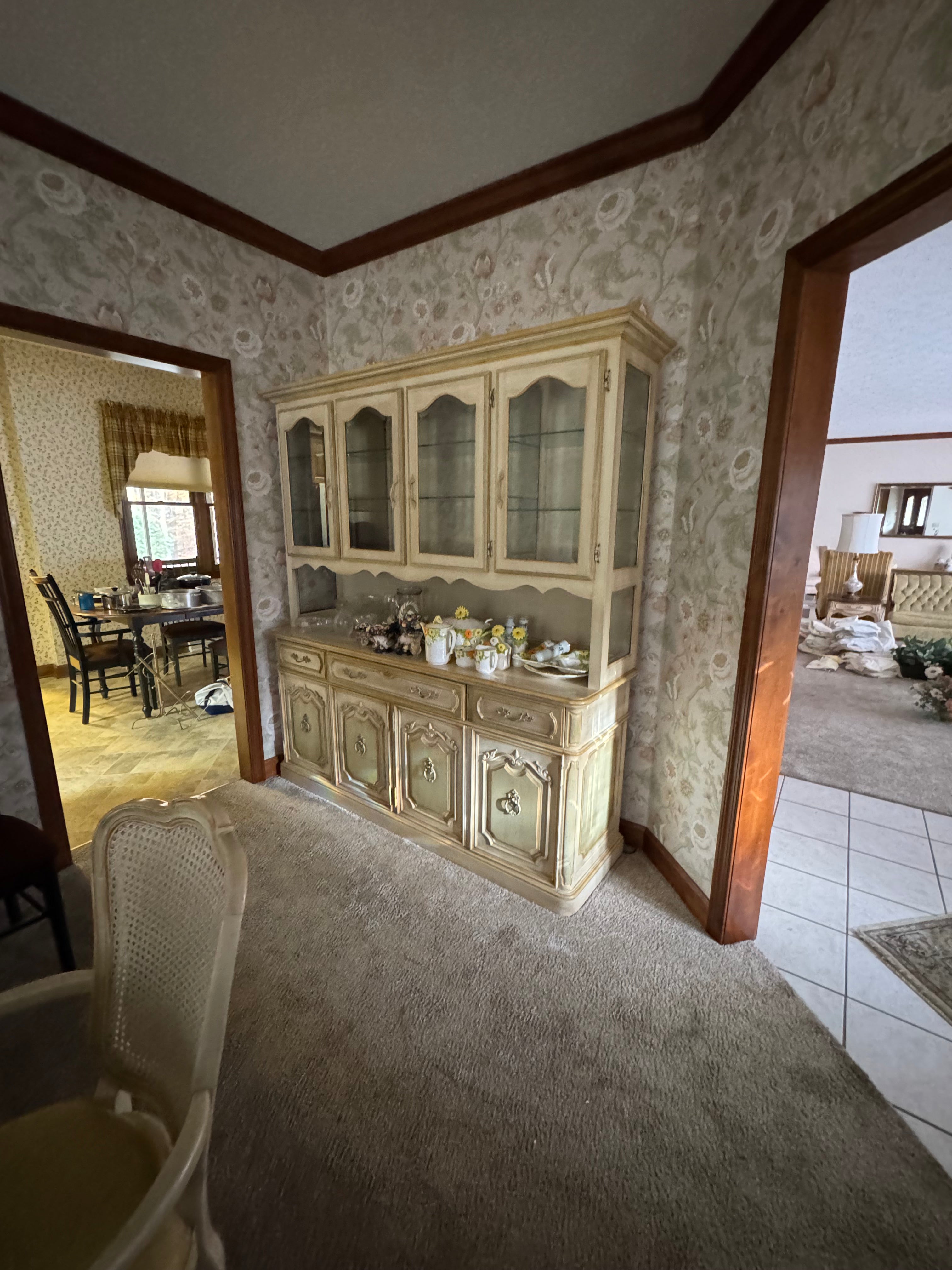 Thomasville French Provincial Dining Hutch- Table- 6 Chairs