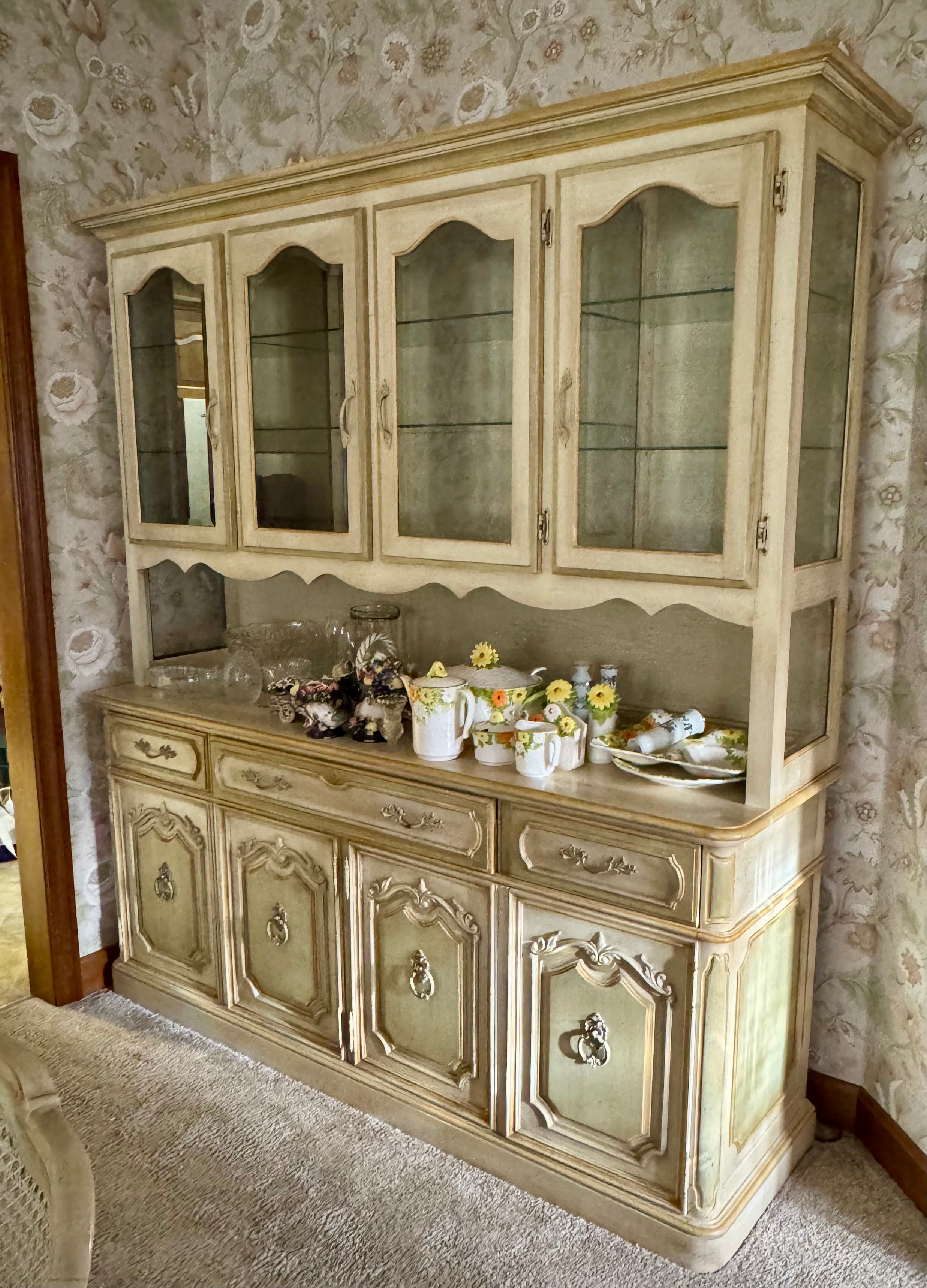 Thomasville French Provincial Dining Hutch- Table- 6 Chairs